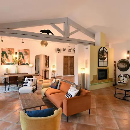Hameau De Signargues: Provençal Retreat With Heated Pool Villa