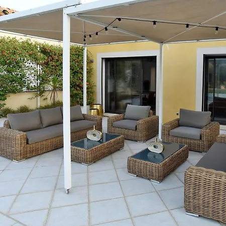 Villa Hameau De Signargues: Provençal Retreat With Heated Pool