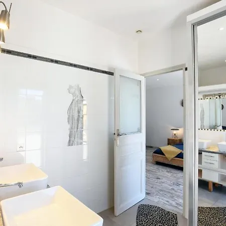 Hameau De Signargues: Provençal Retreat With Heated Pool