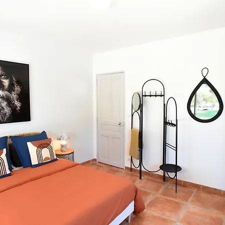 Hameau De Signargues: Provençal Retreat With Heated Pool Villa