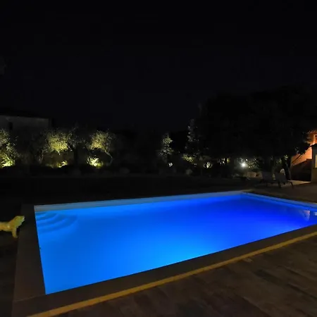 Hameau De Signargues, Entre Avignon - Pont Du Gard Et Uzes * Domazan