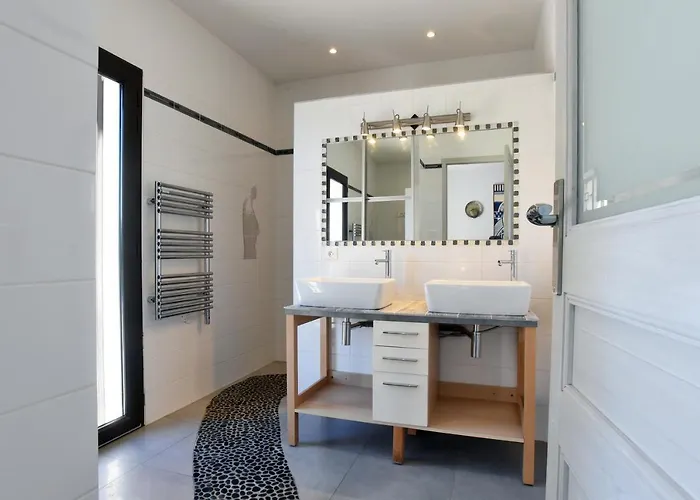 Hameau De Signargues, Entre Avignon - Pont Du Gard Et Uzes * Domazan