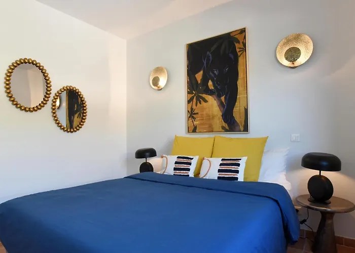 Hameau De Signargues, Entre Avignon - Pont Du Gard Et Uzes *