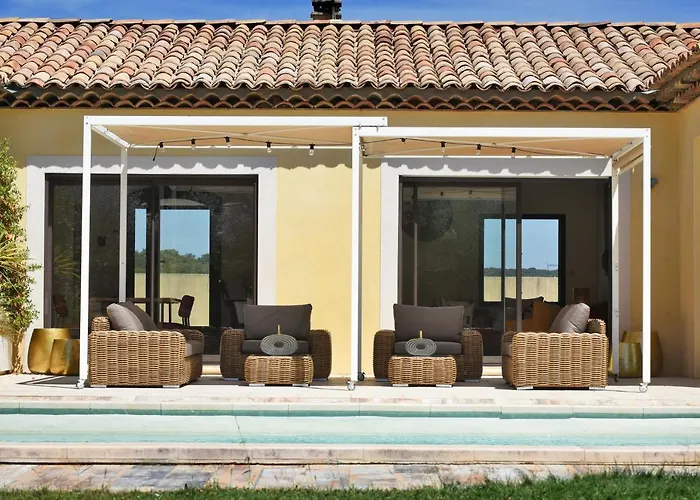 Hameau De Signargues, Entre Avignon - Pont Du Gard Et Uzes * Domazan